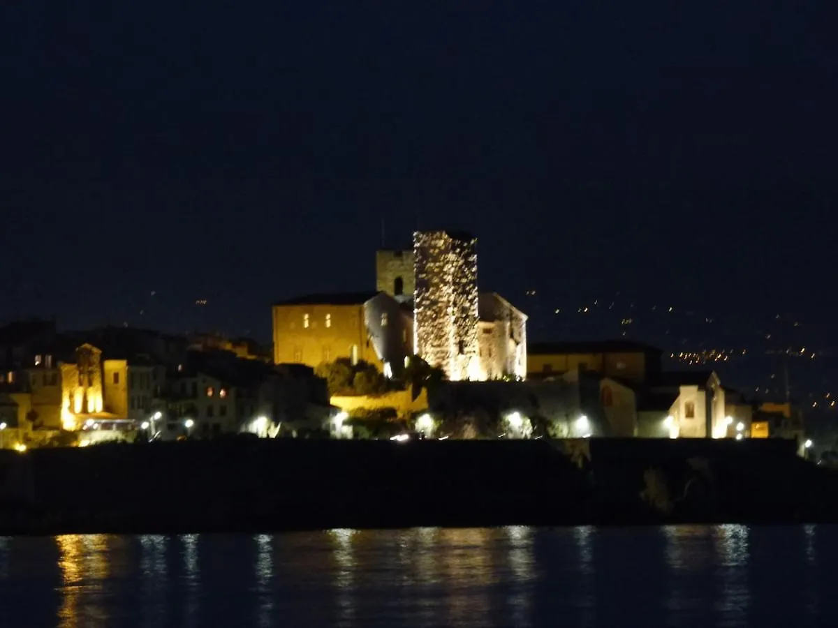 Apartmán Flat With Sea View Antibes Francie